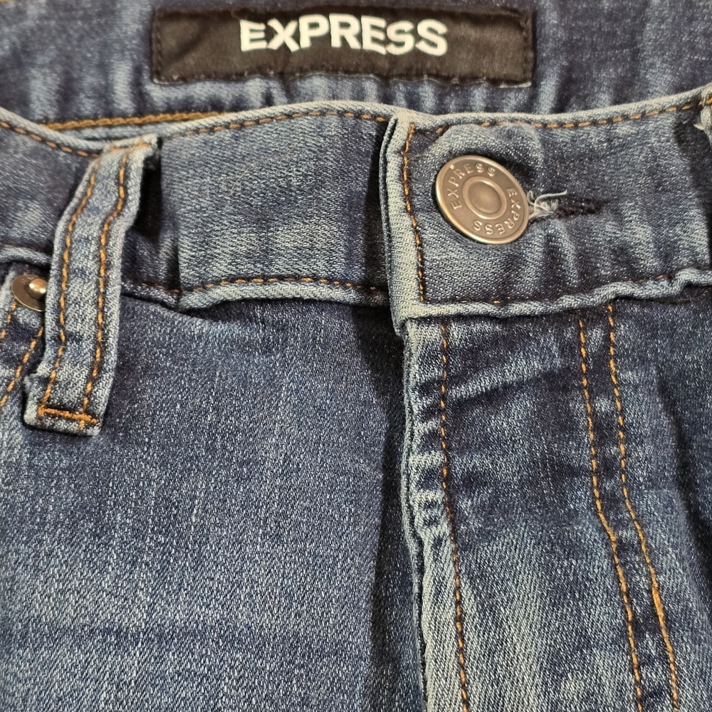 Express Jeans + Comfort Colors T Shirt - Picture 6 of 9